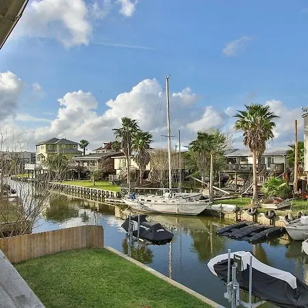 Villa Waterfront Escape 4Br Haven With Dock & Fire Pit